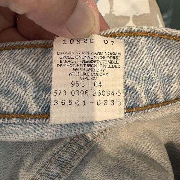 Vintage Levis 561 Shorts Womens 12 Light Wash Denim High Rise Loose Fit USA 90s - Picture 4 of 14